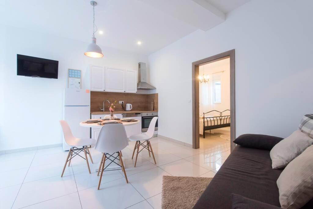 Апартаменты Apartman M&S 1 Kali, Otok Ugljan Экстерьер фото